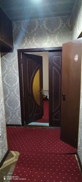 Термез шахри марказида 3 хонали Уй сотилади