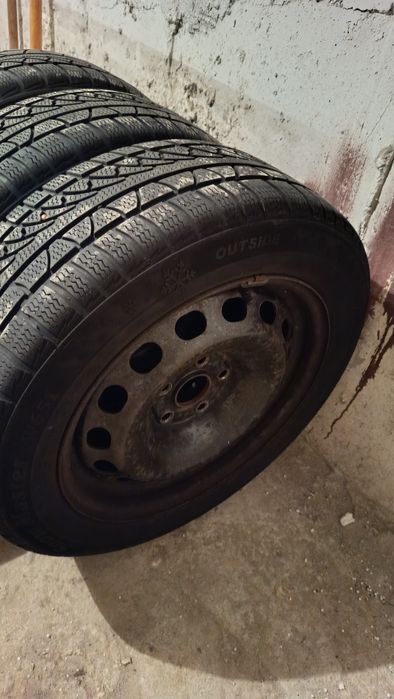Vând cauciucuri de iarnă cu jante tablă 205/55 R16