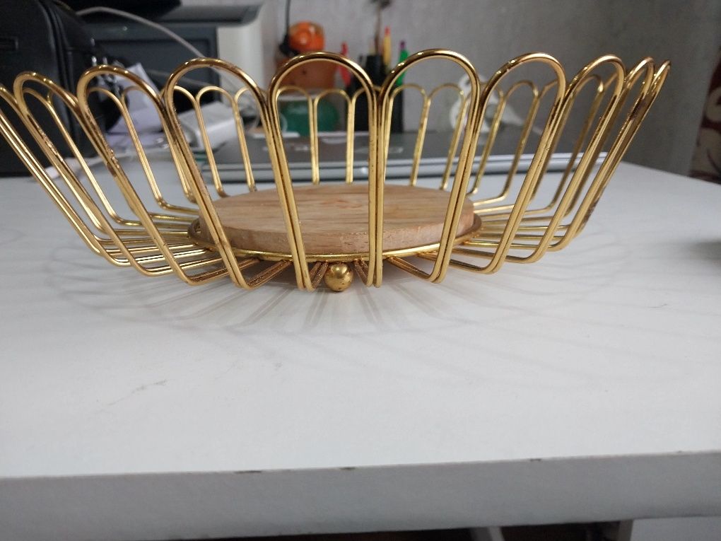 Продам хлебницу и фруктовницу