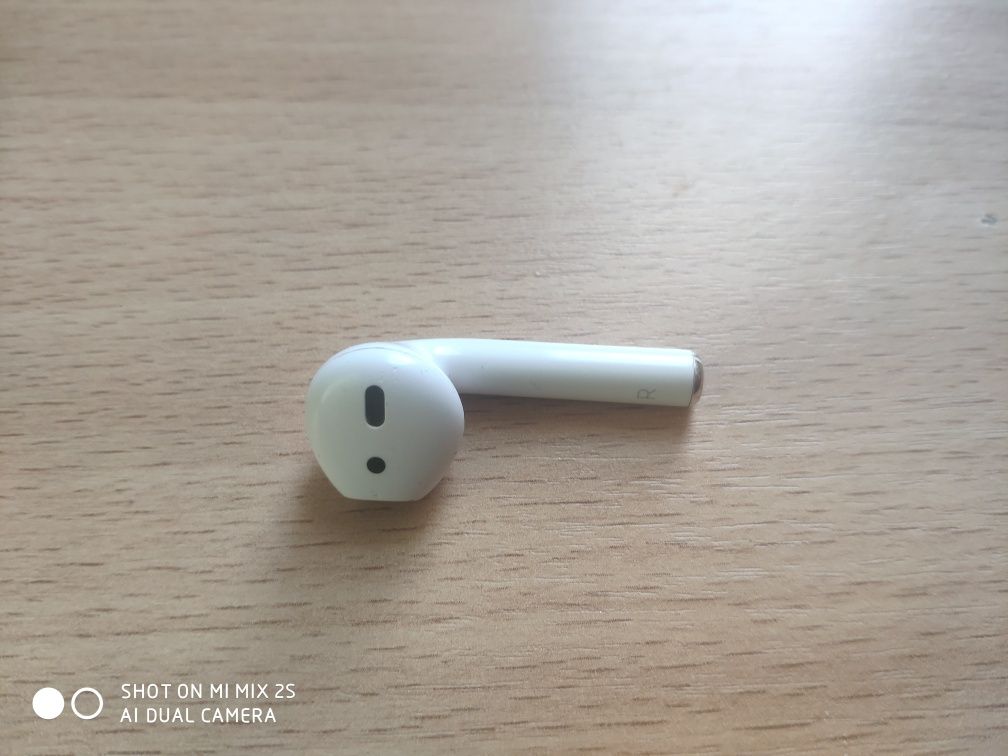 Продам оригинал правый ухо от airpods 2