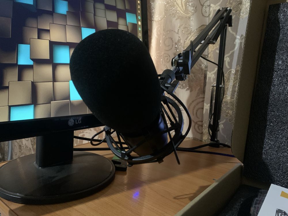 Продается микрофон Fifine K780 (USB)