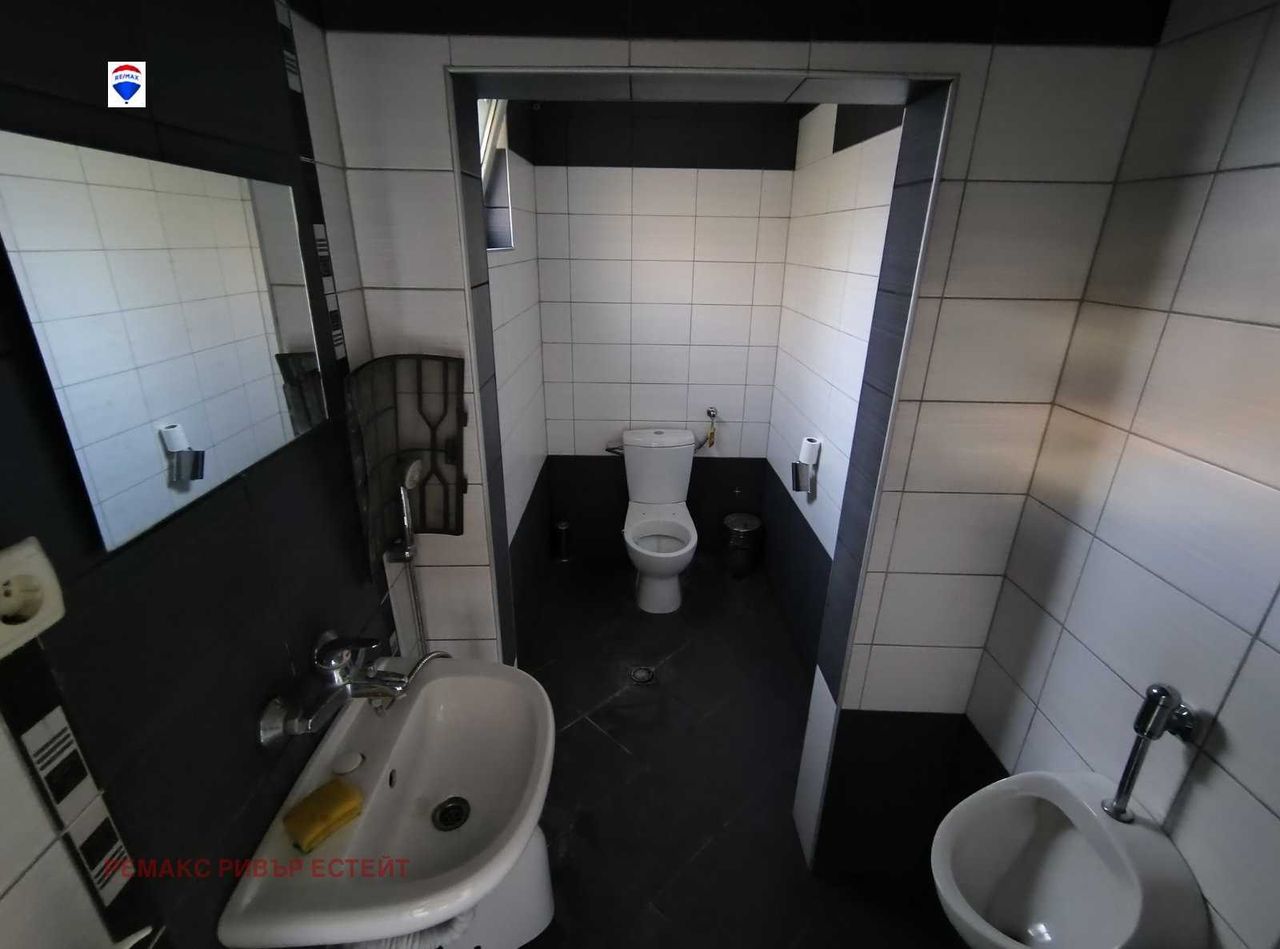 Продава се Магазин в Русе, Център - 200 кв.м за 1025 €/кв.м - Снимка #8