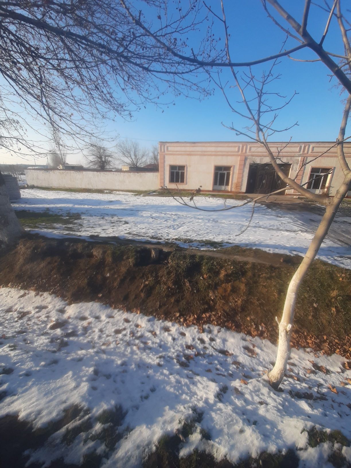 Жомбой  м 39 трасса ёнида хохлаган бизнес учун жой сотилади
