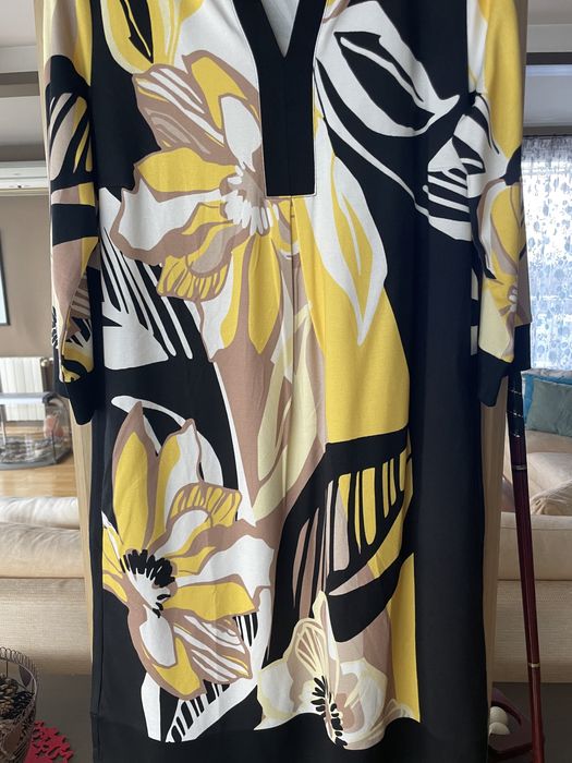 Рокля на жълти цветя