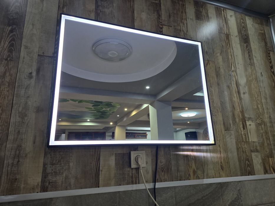 Огледало с рамка ,с LED осветление 90 х 70