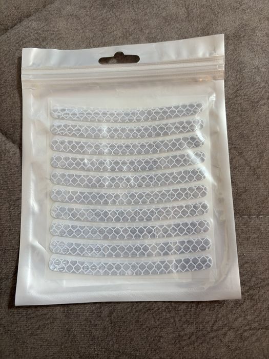 Светоотражающие наклейки для колес автомобиля