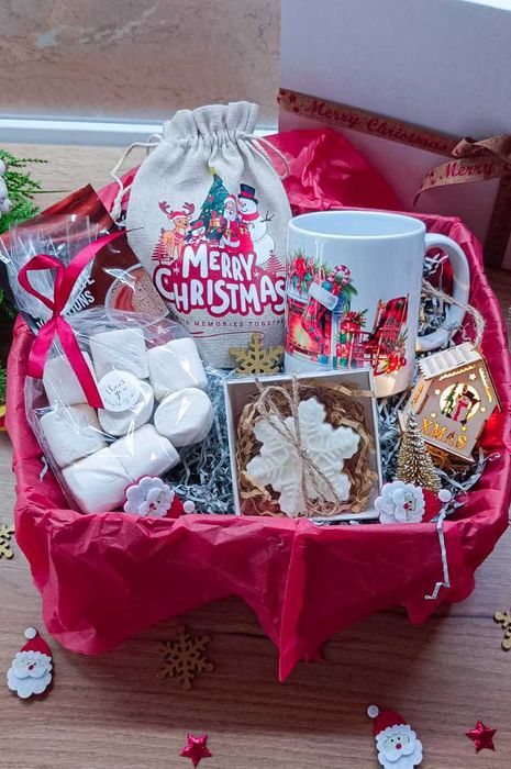 Персонализирани чаши, коледни чувалчета, коледни кутии