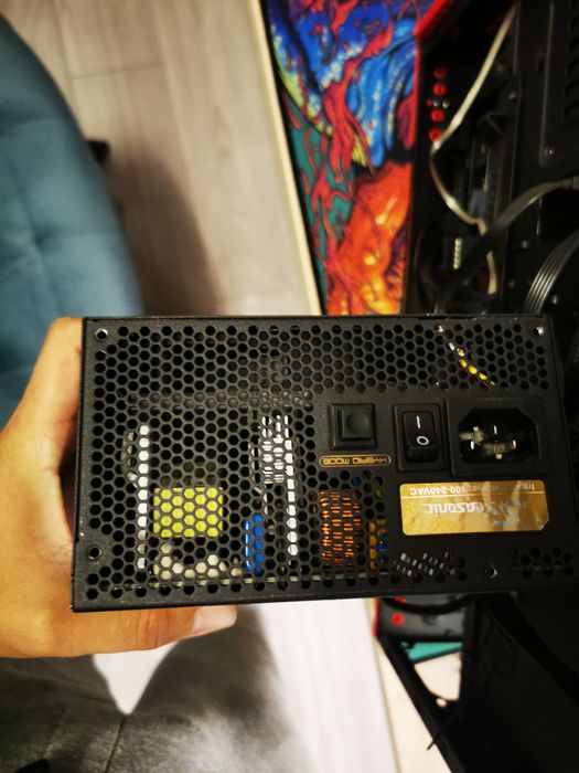Vând sursă Seasonic SSR-550FX Focus Plus 550 Gold, 550W, certificare 8
