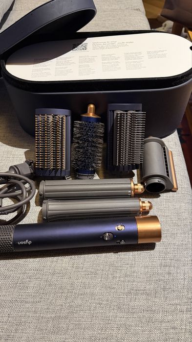 Dyson AirWrap Albastru 1000 de lei