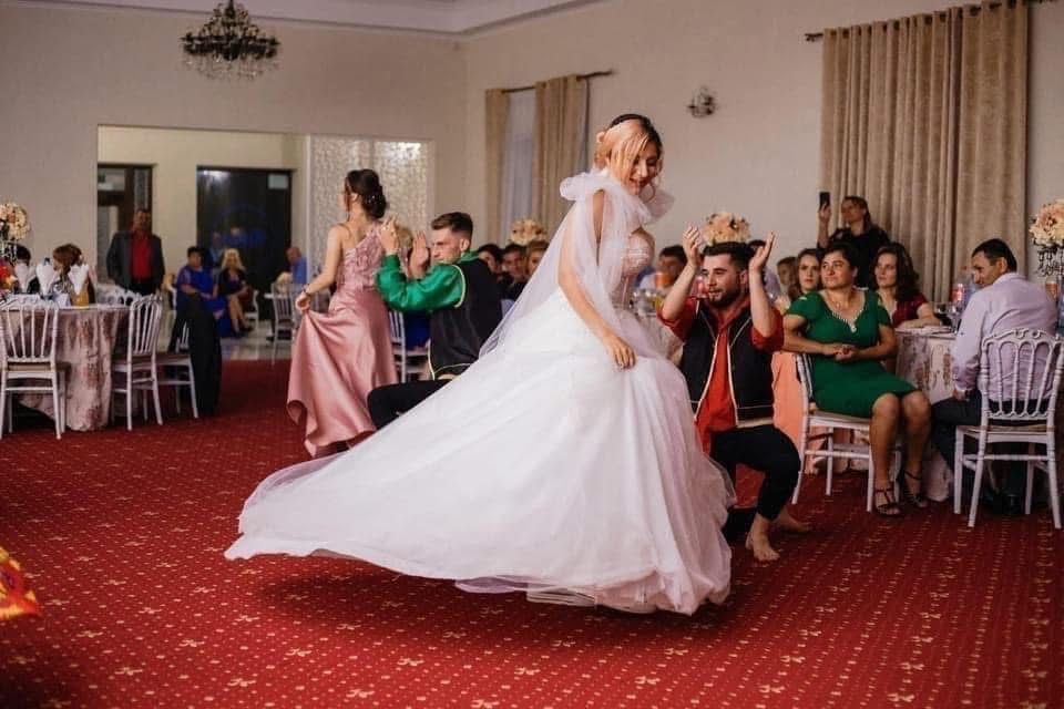 Dansatori Evenimente , petreceri private , botezuri