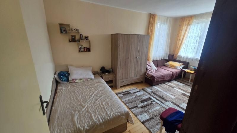 Етаж от къщ апартамент в Гр. Божурище.