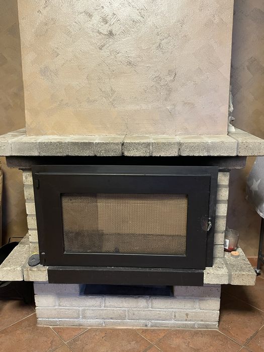 Камина за вграждане с въздушна риза Елин Пелинска