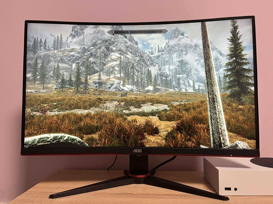 Продавам: гейминг монитор AOC C27G2ZU VA 240hz 27" 1080p