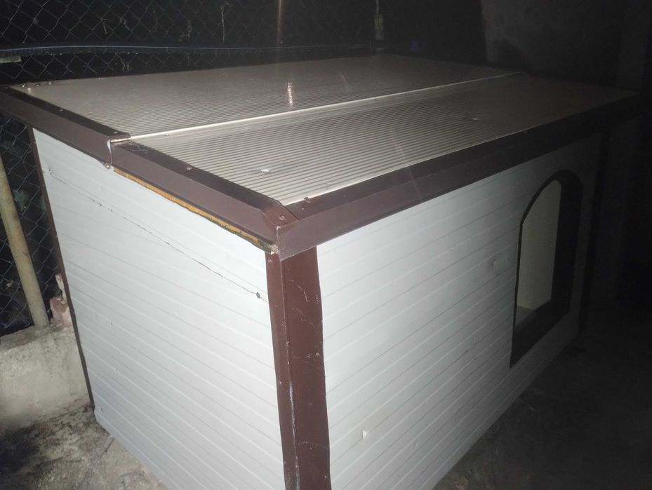 Cușcă câine mare – metal + panouri, bine izolată, rezistentă, 1.6m