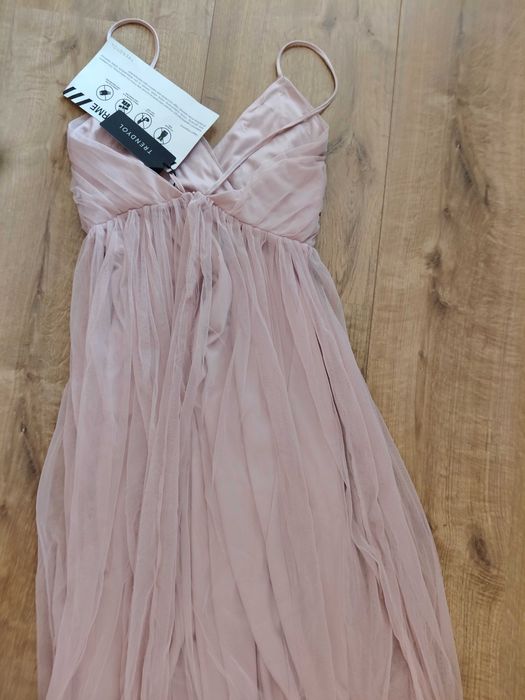 Официална рокля Trendyol original нова