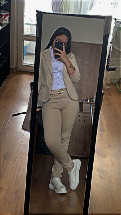 Дамски елегантен костюм