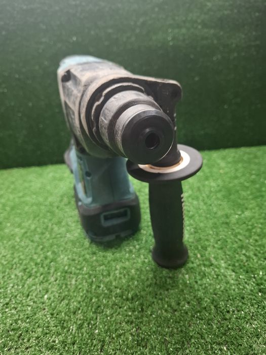 Безчетков тумбест перфоратор Makita DHR242