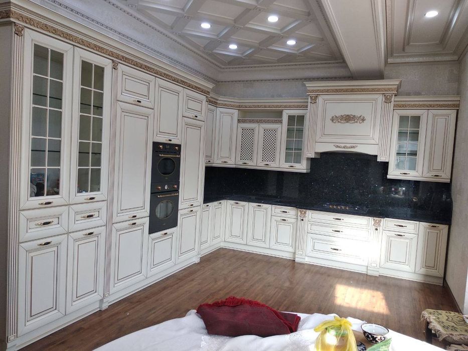 Кухонный мебель из шпона и итальянского фасада!!!