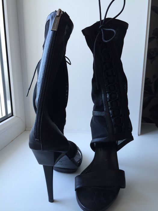 Продам новые летние стильные босоножки полусапожки