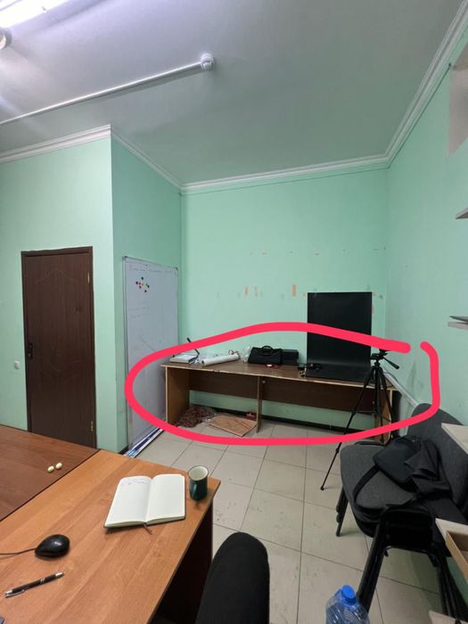 СРОЧНО! Продаем столы, полки и тумбочки