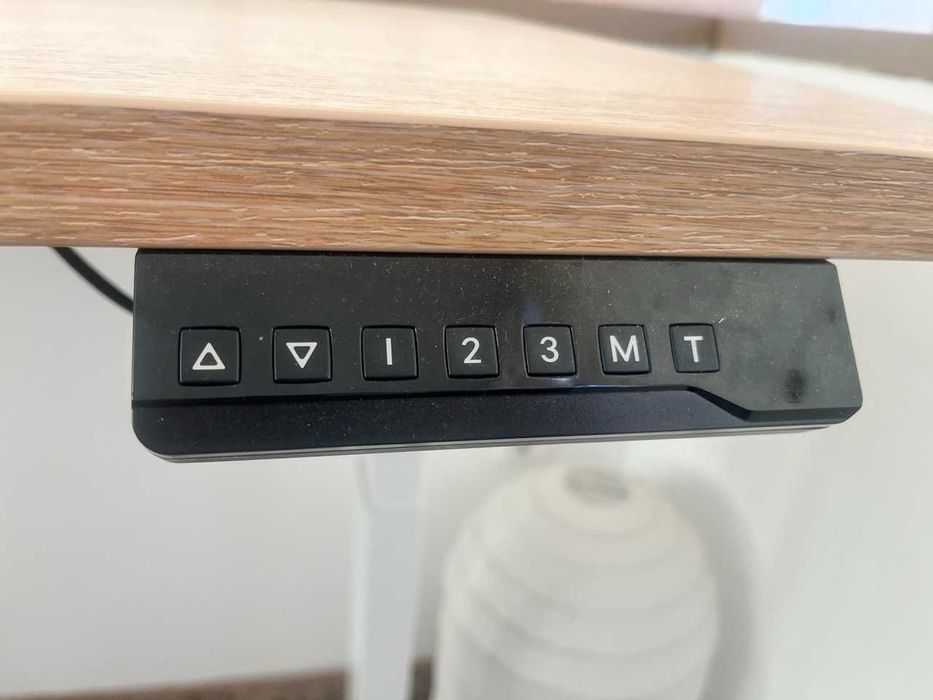 RFG Бюро с регулируема височина Light Pro