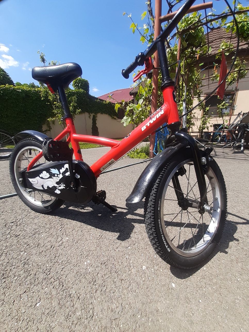 3 biciclete dintre care una ptr.adult bărbat și două ptr. copii.