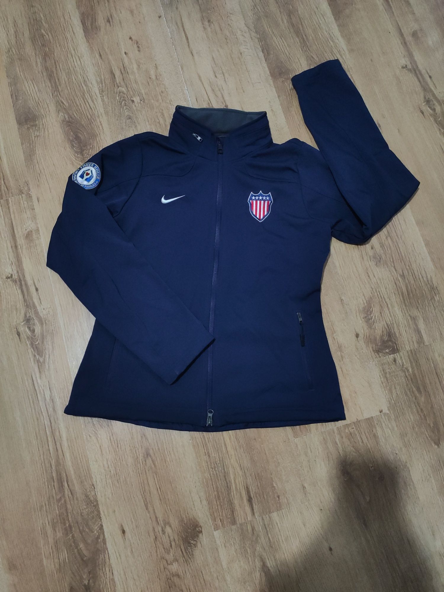 Geaca softshell de damă Nike mărimea M