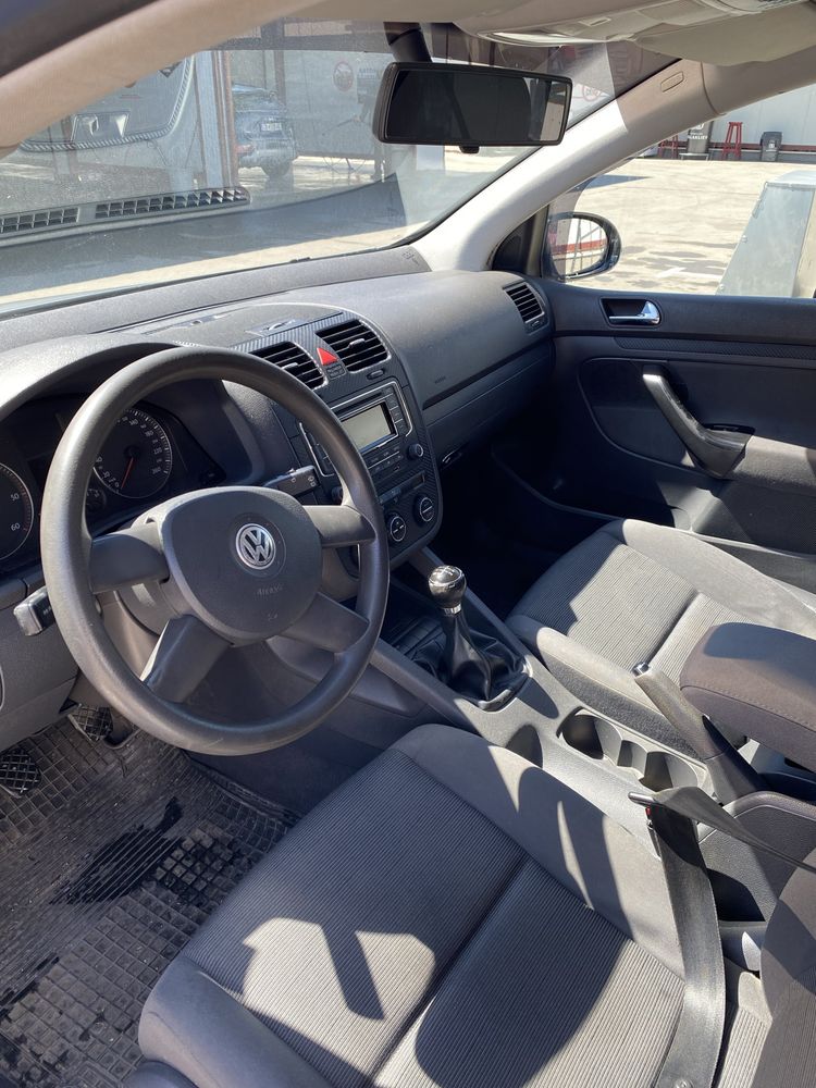 Продавам VW Golf 5