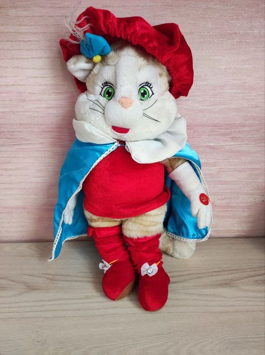 Продается игрушка Кот в сапогах. Рассказывает сказки