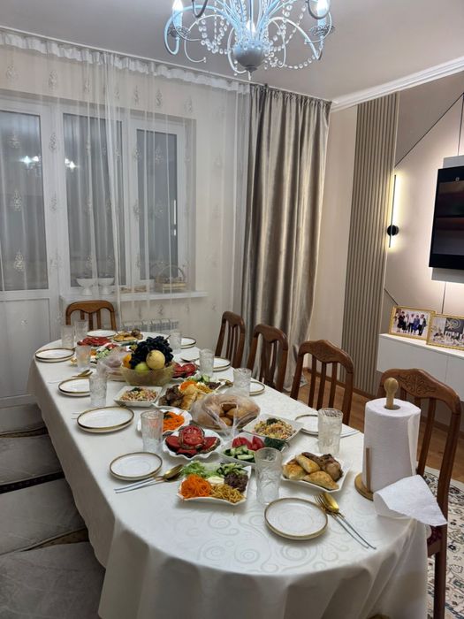 продам стол со стульями. Срочно.