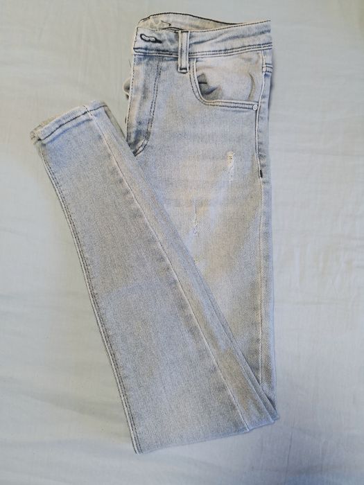 Vând urgent blugi oricare 3 pereche la 100 de lei