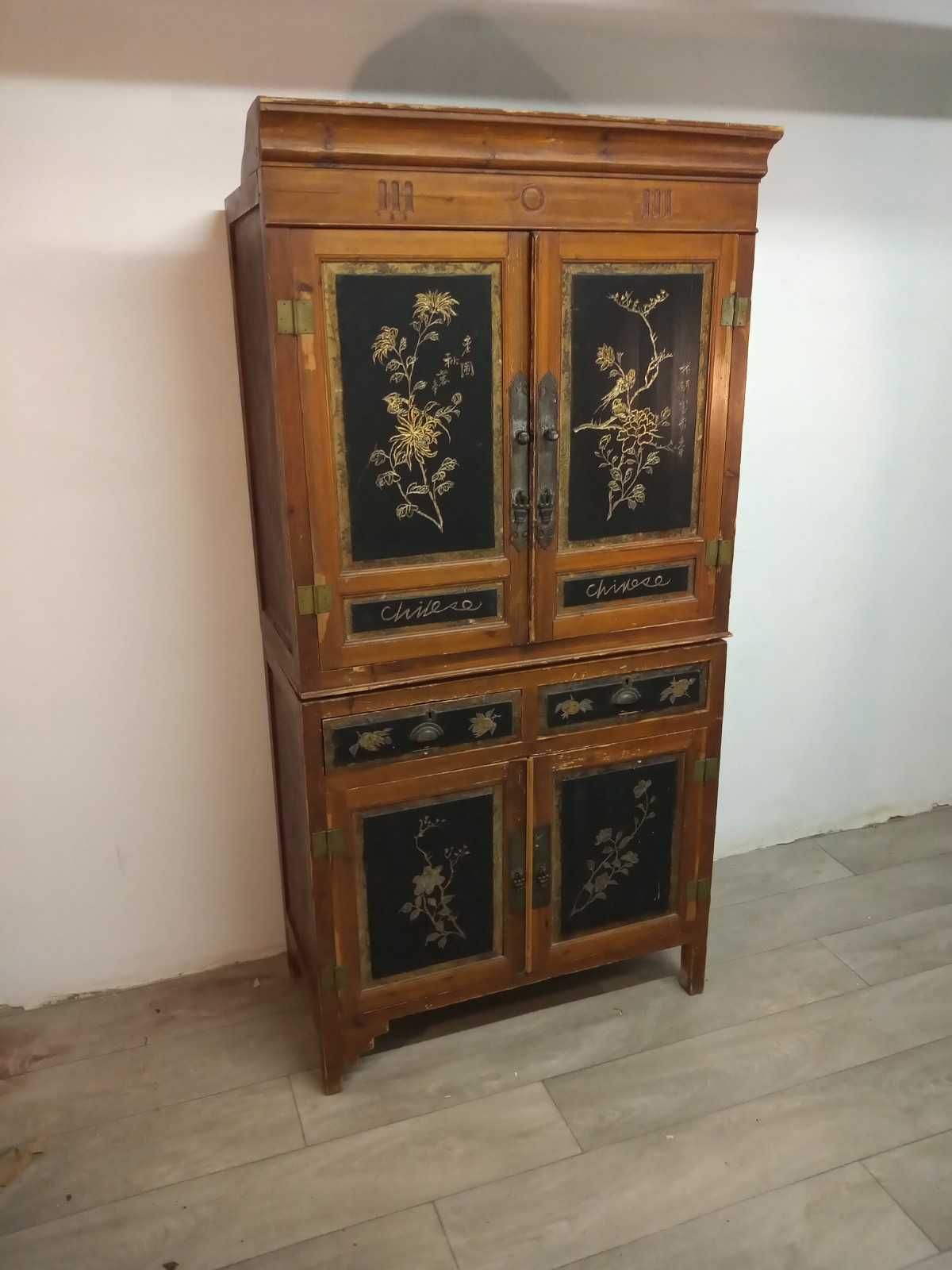 Антикварен старинен дървен Китайски шкаф с множество чекмеджета