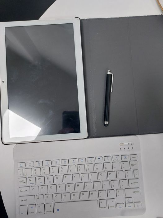 Tableta cu pen și tastatura schimb cu trotienta electrica