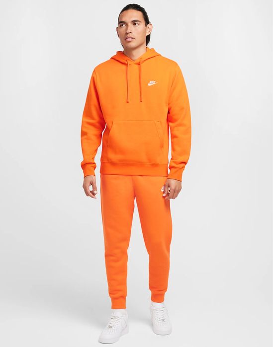 Нов екип Nike L