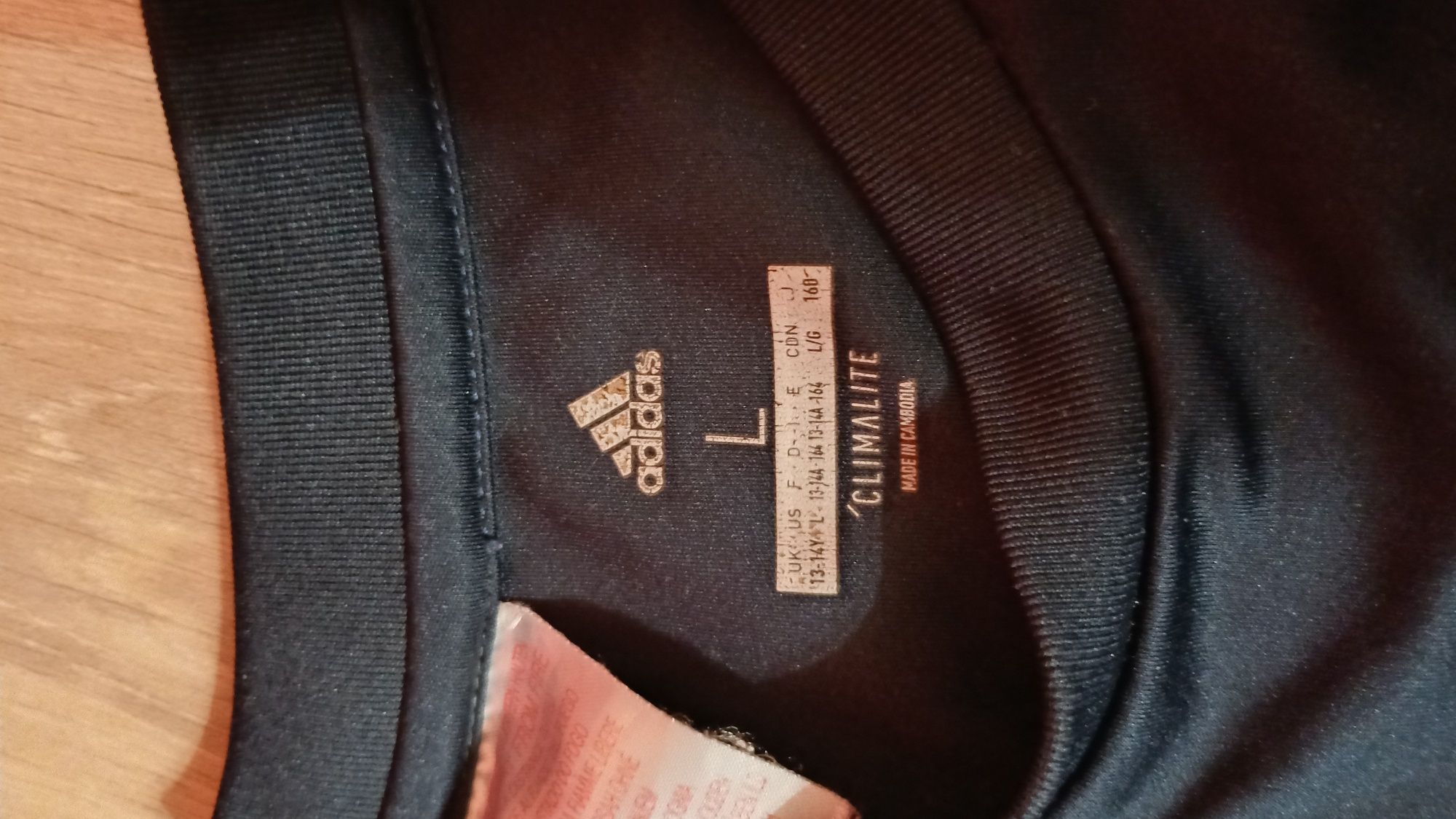 Спортно-алегантна тениска (adidas)