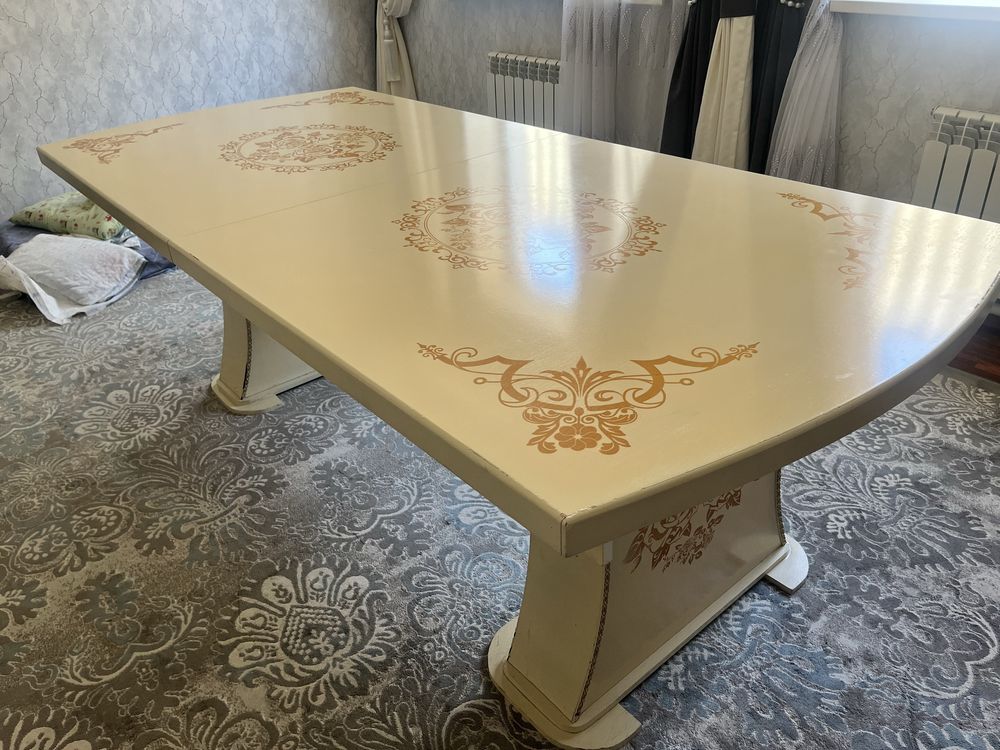 Стол для гостиной