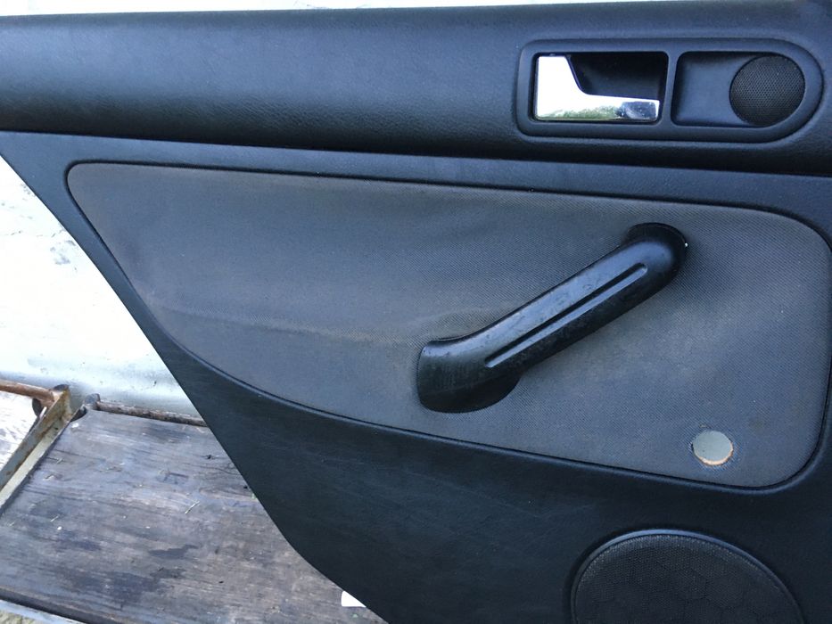 Panoplie Fata Usa Stanga Spate Vw Golf4