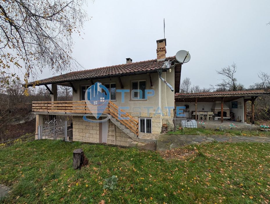 Двуетажна масивна вила до река в Еленския балкан