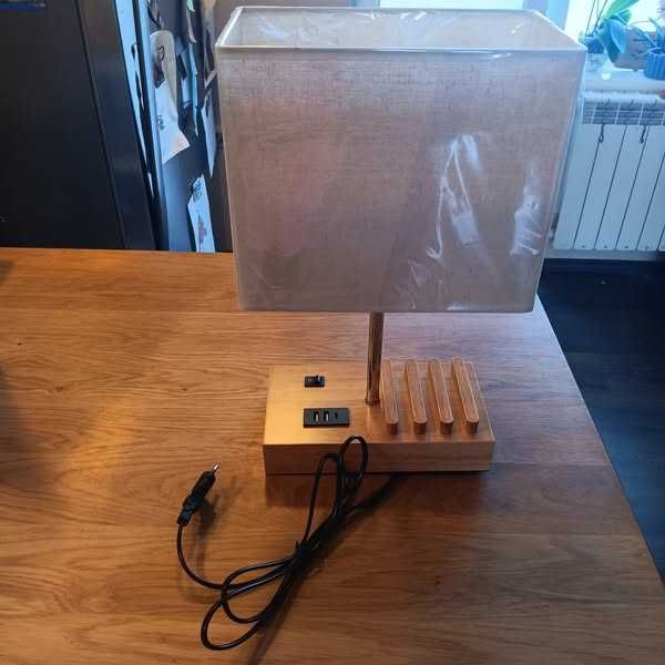 НОВA! USB настолна лампа с 3 зарядни порта и дървена основа