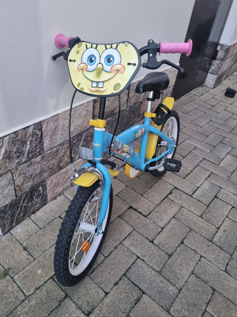 Vând bicicleta de copii sponge bob