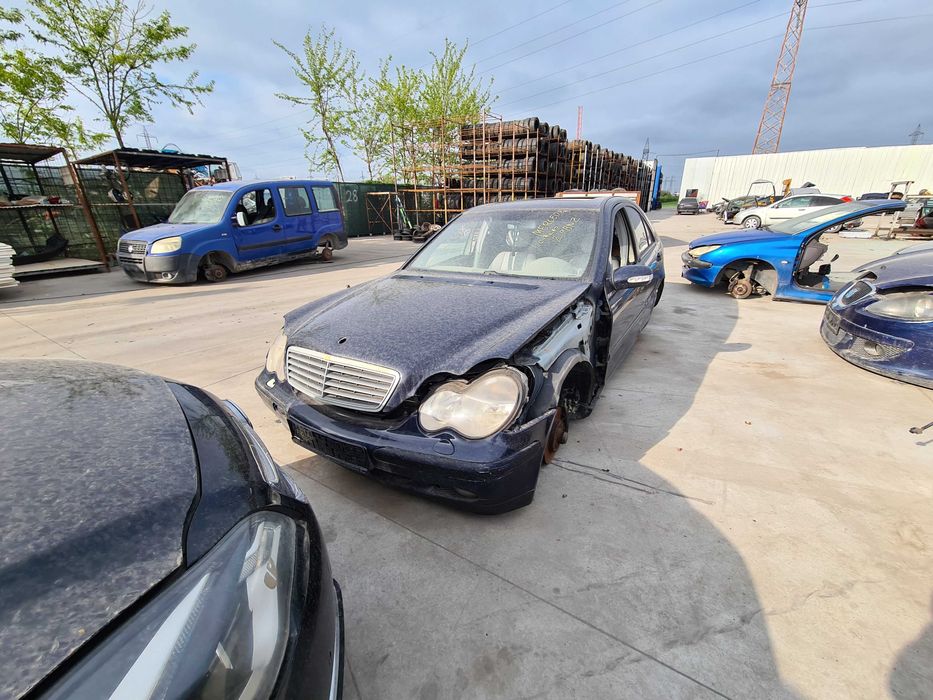 Dezmembram MercedesBenz w203