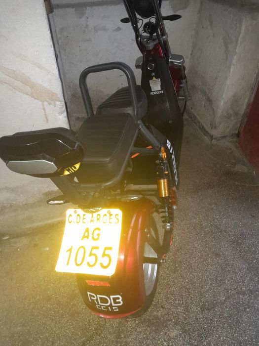 Scuter electric inscris