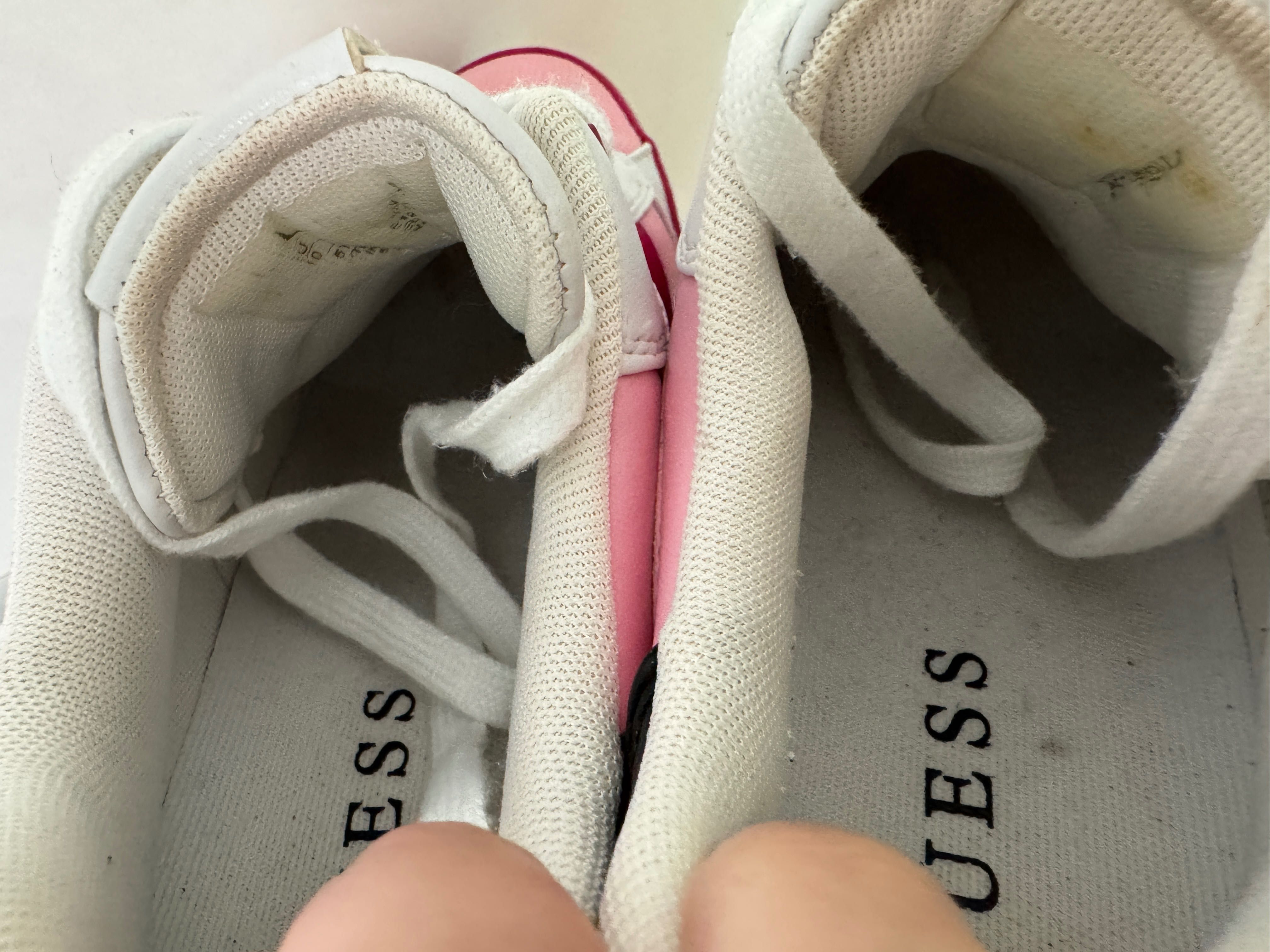 Дамски сникърси GUESS (размер 40)