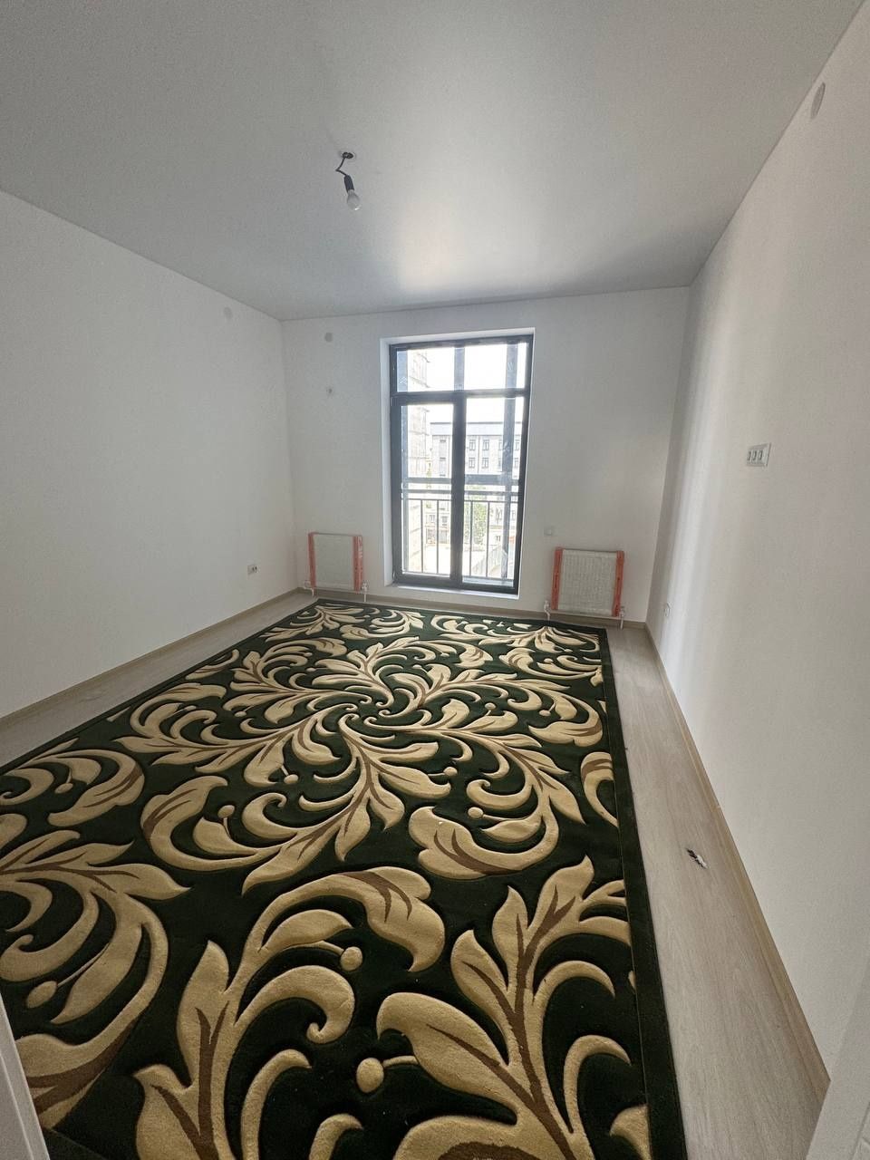 Ижарага Квартира Ассалом Хаво  2 хонали 5 етаж 350$ оилага