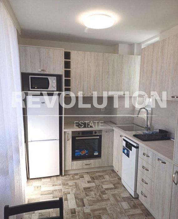 Дава се под наем Двустаен апартамент в Варна, Зимно кино Тракия - 52 кв.м за 500 € - Снимка #2