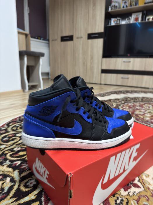 Jordan 1 mid albastru cu negru