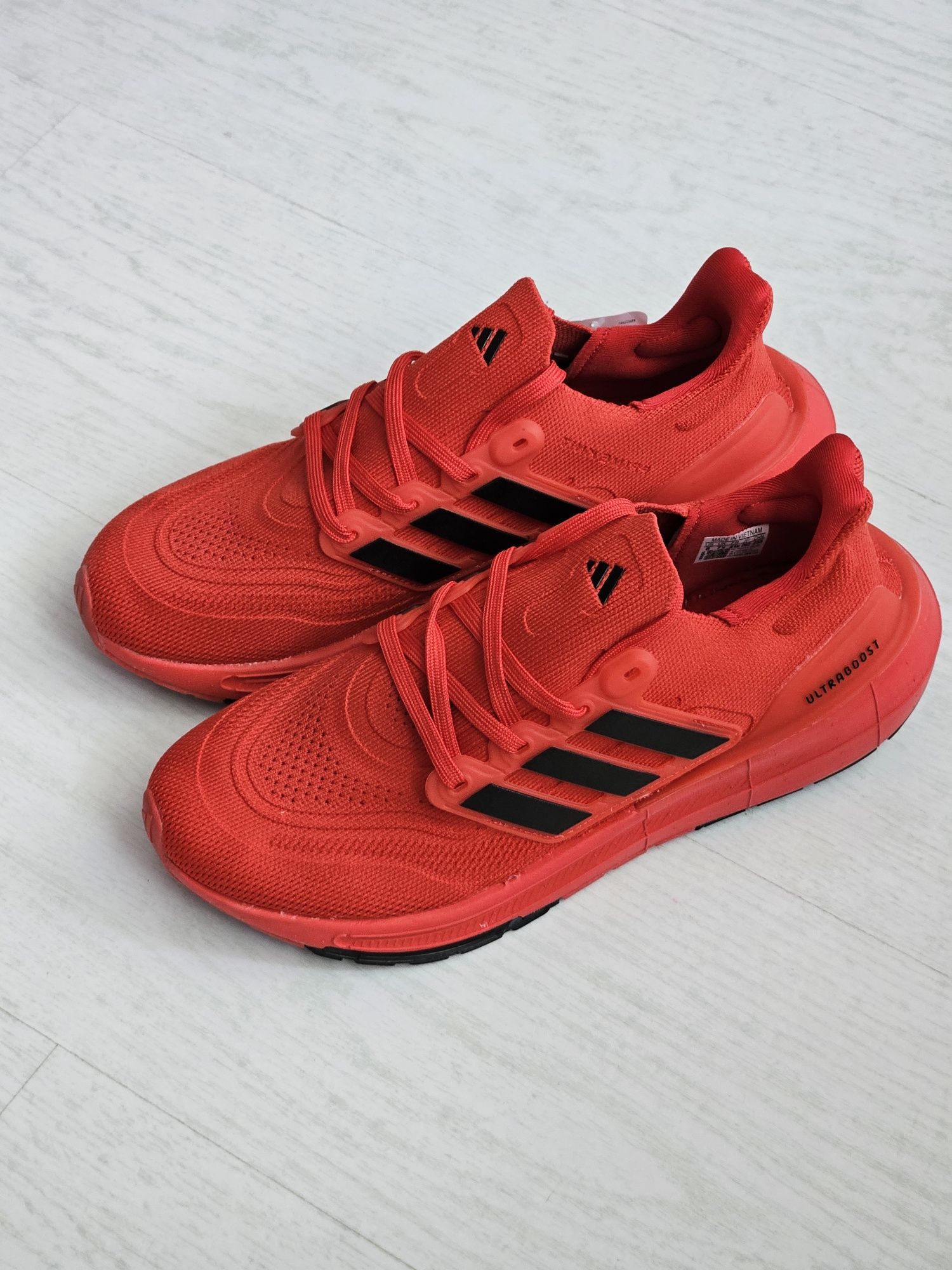 Adidas UltraBoost Light Low Solar Red, mărime 41 1/3 = 26cm