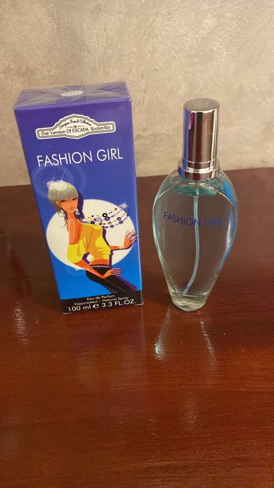 Apa de parfum .Version of Escada .parfumul este nou sigilat