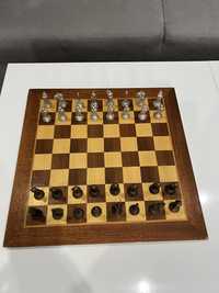 Красив шах с метални фигури
