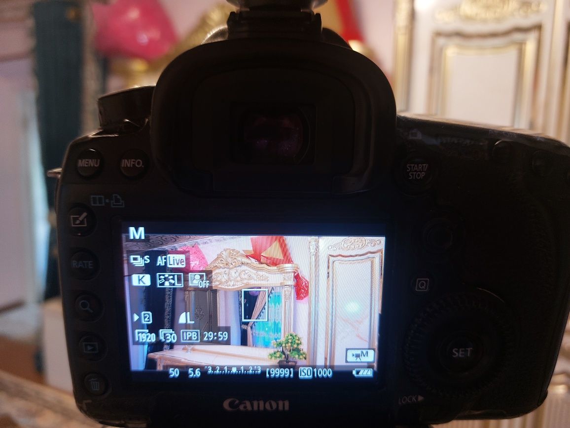 Canon 5D Mark 3 sotiladi